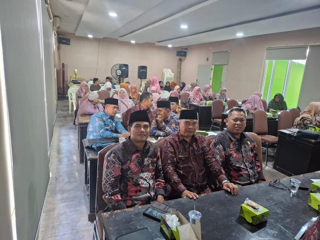 Kepala Madrasah Ikuti FGD Kemenag, Siswa Berlaga di OSN dan Orasi OSIM Meriahkan MTsN 11 Tanah Datar